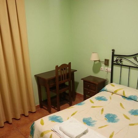 Hostal Las Tres Jotas Hotel Alcaracejos ห้อง รูปภาพ