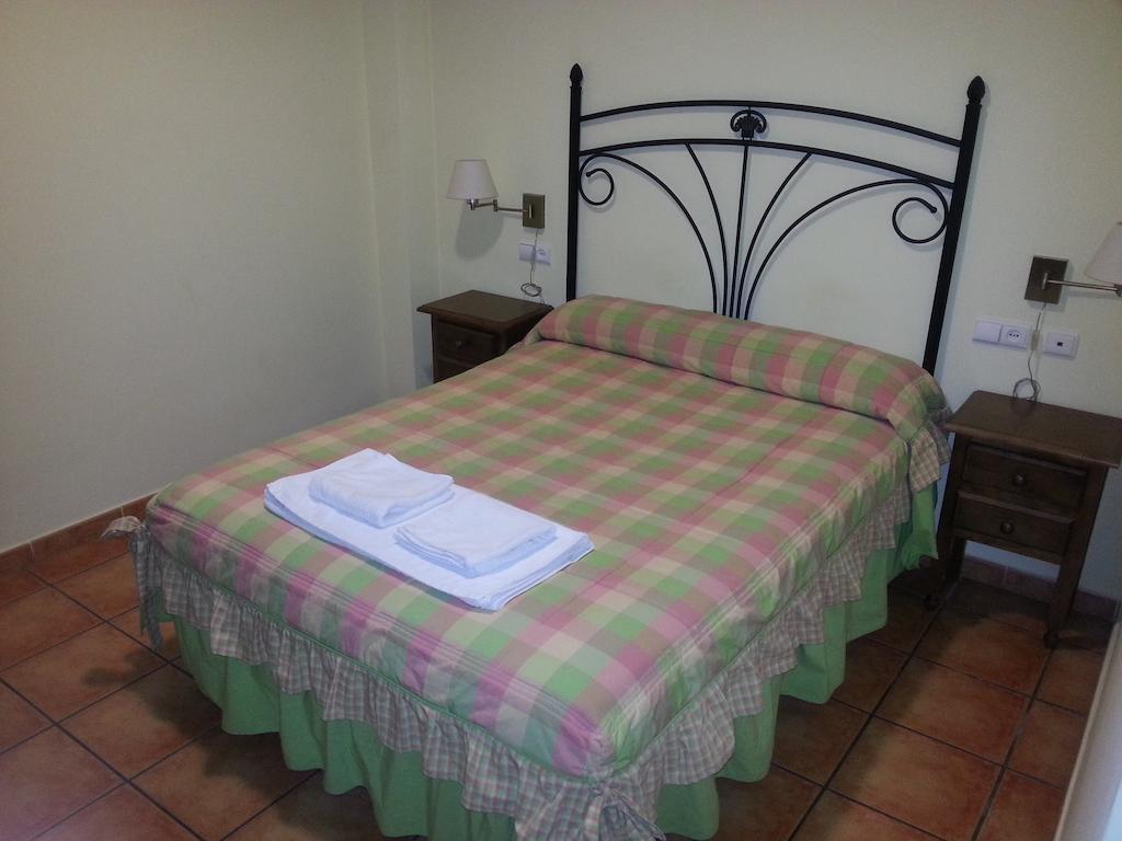 Hostal Las Tres Jotas Hotel Alcaracejos ห้อง รูปภาพ