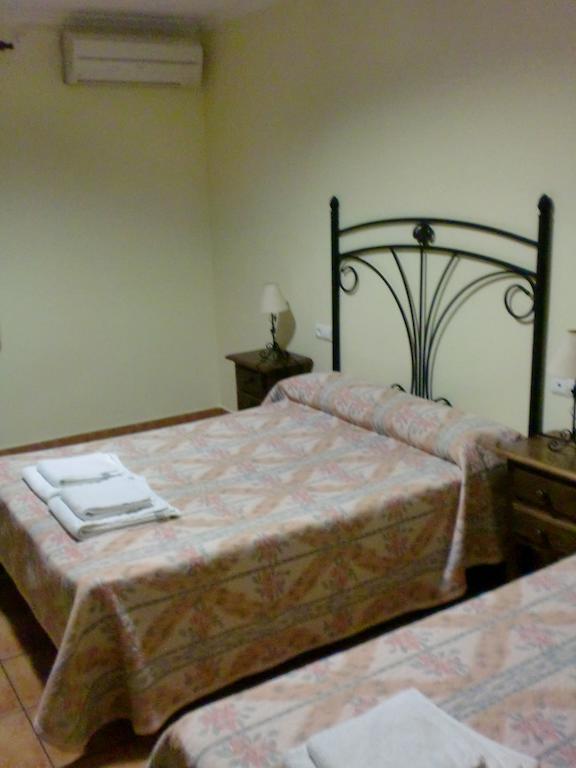 Hostal Las Tres Jotas Alcaracejos ห้อง รูปภาพ