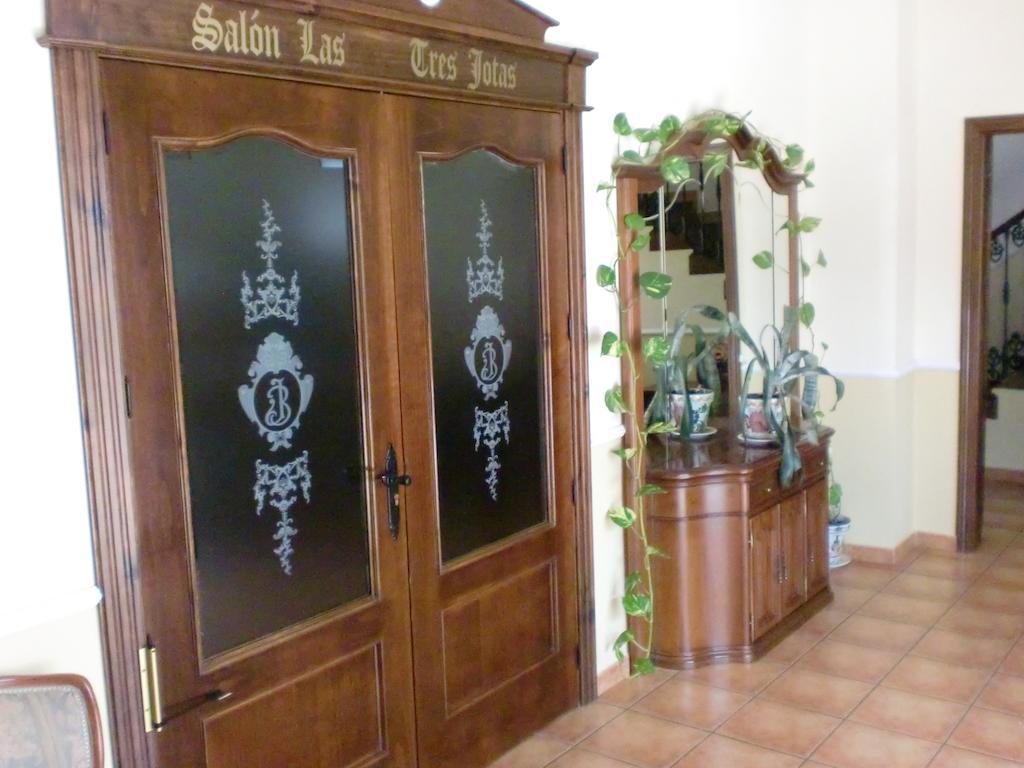 Hostal Las Tres Jotas Alcaracejos ภายนอก รูปภาพ