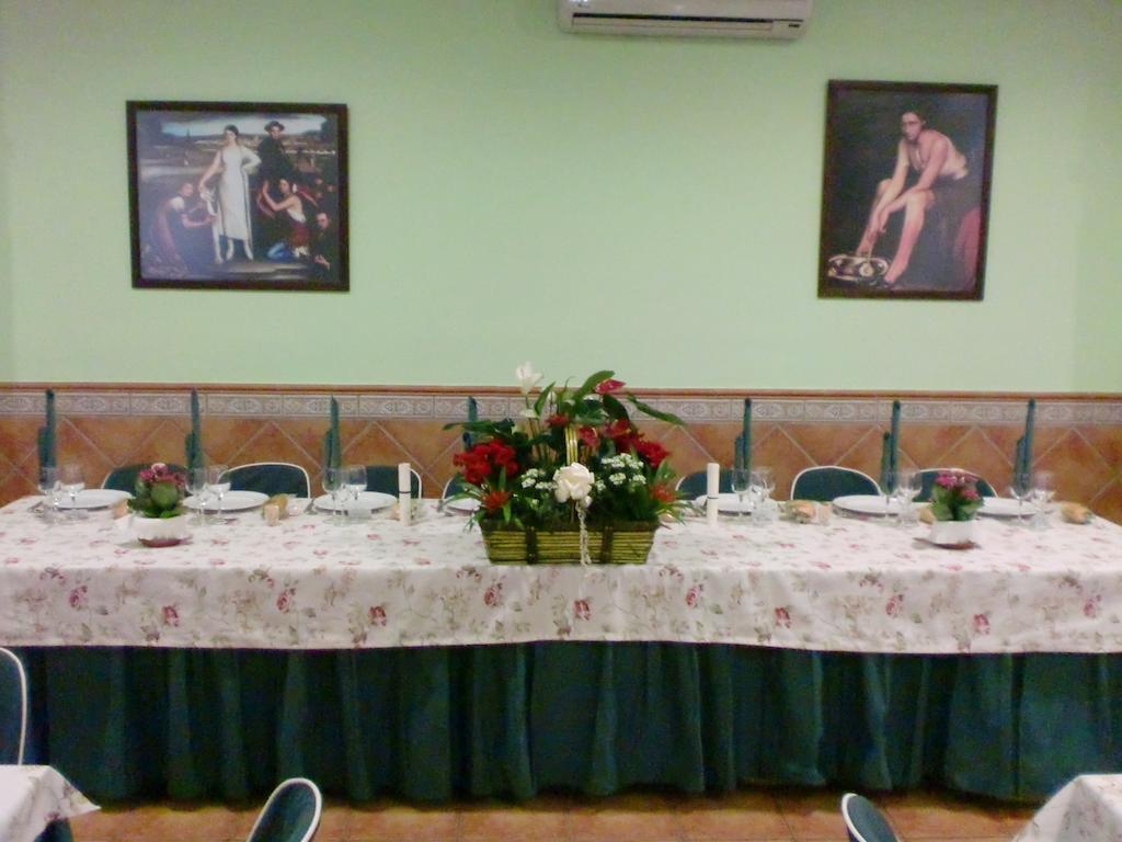 Hostal Las Tres Jotas Alcaracejos ภายนอก รูปภาพ