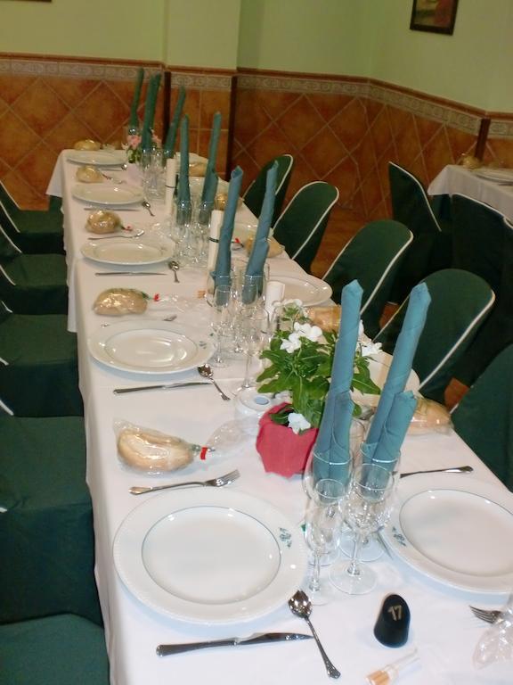 Hostal Las Tres Jotas Alcaracejos ภายนอก รูปภาพ