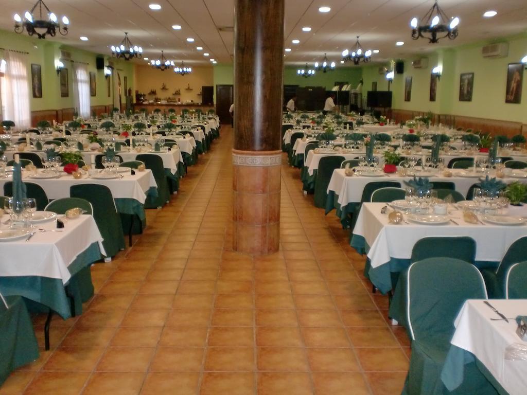 Hostal Las Tres Jotas Alcaracejos ภายนอก รูปภาพ