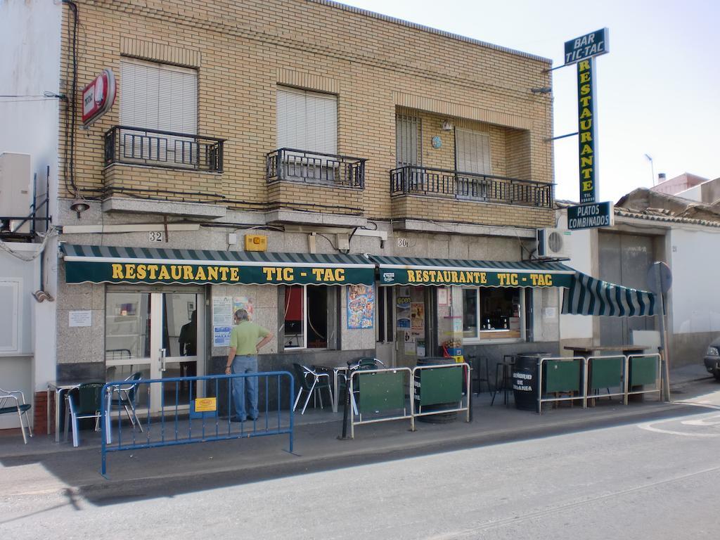 Hostal Las Tres Jotas Alcaracejos ภายนอก รูปภาพ