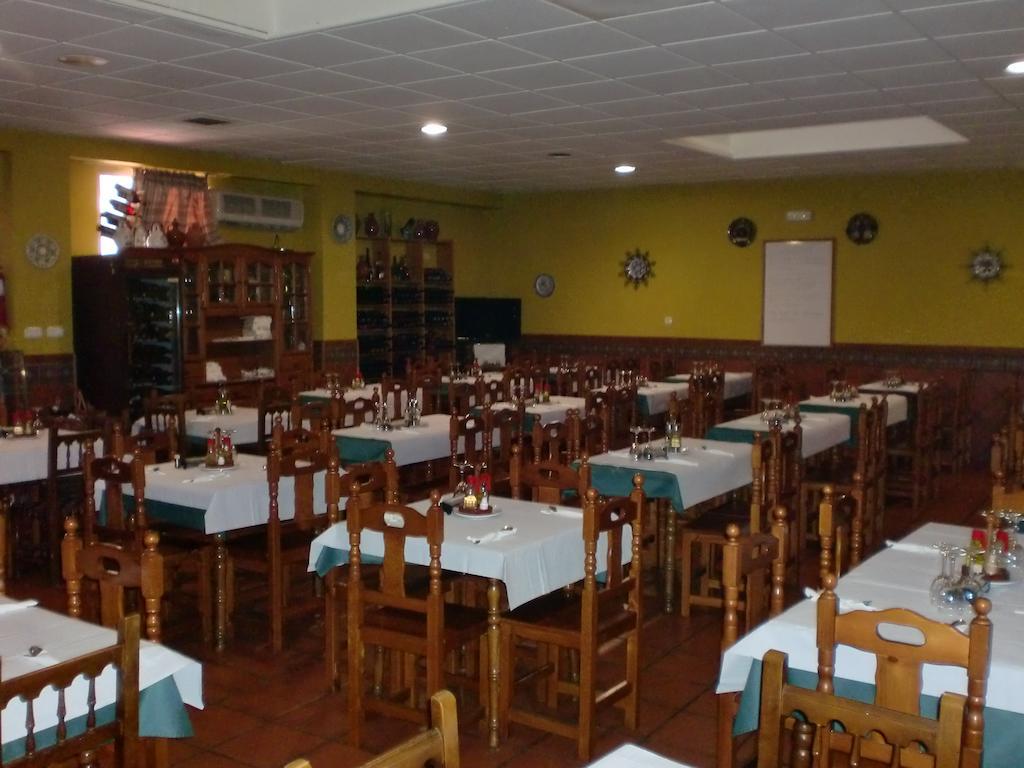 Hostal Las Tres Jotas Alcaracejos ภายนอก รูปภาพ