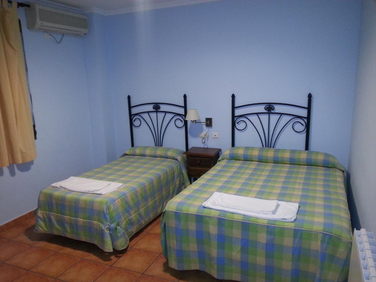 Hostal Las Tres Jotas Hotel Alcaracejos ห้อง รูปภาพ