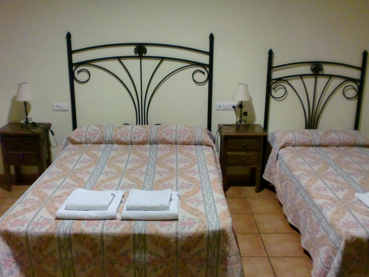 Hostal Las Tres Jotas Hotel Alcaracejos ห้อง รูปภาพ